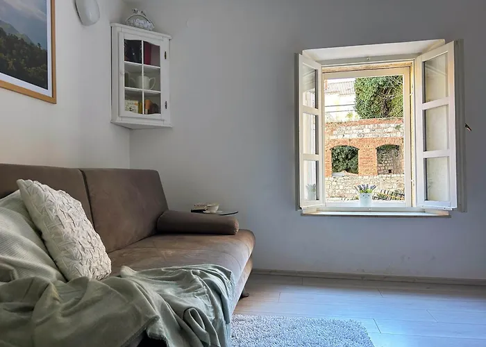 Iza Roka Apartments