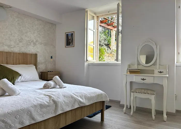 Iza Roka Apartments