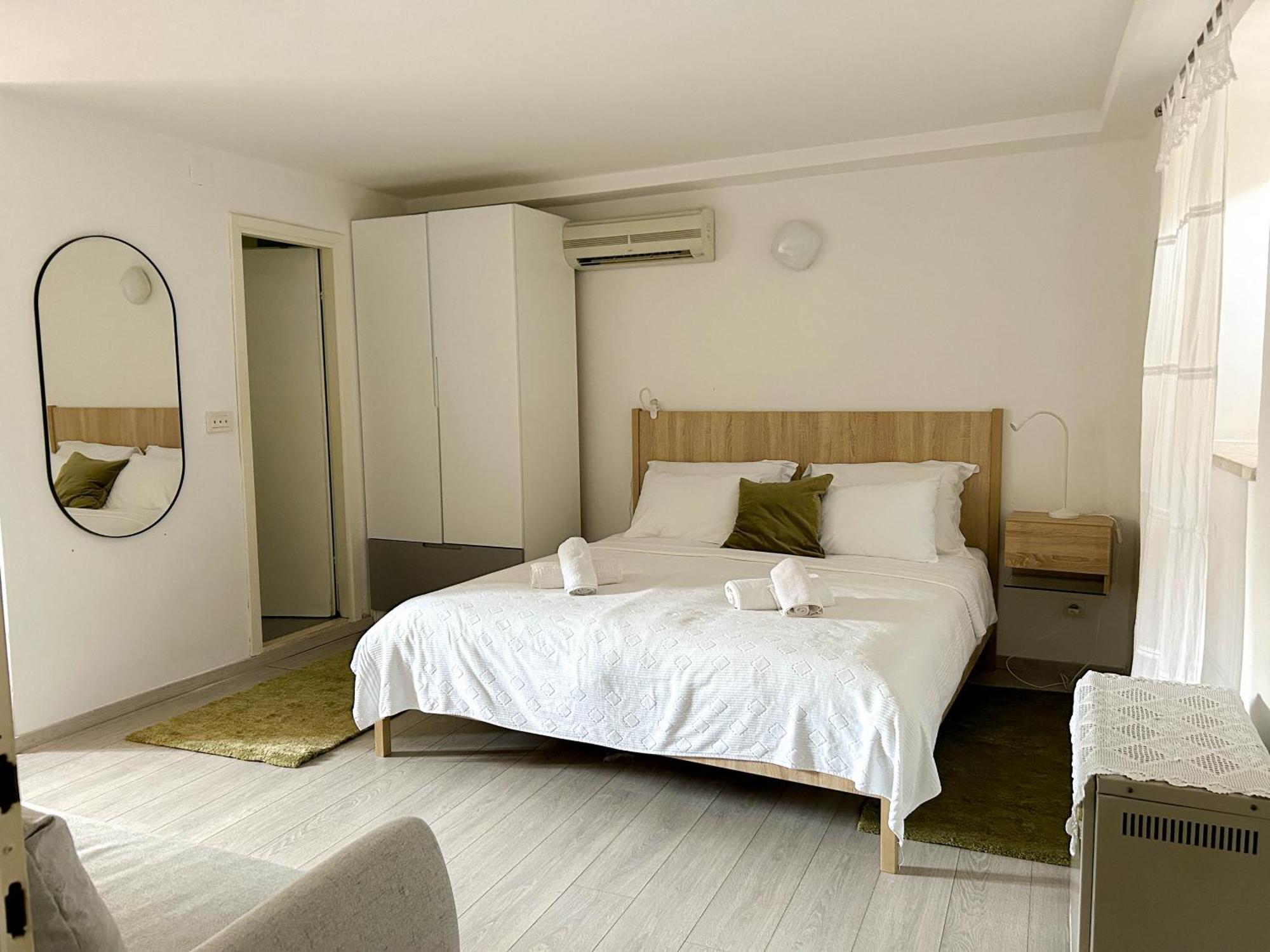 Apartment Iza Roka