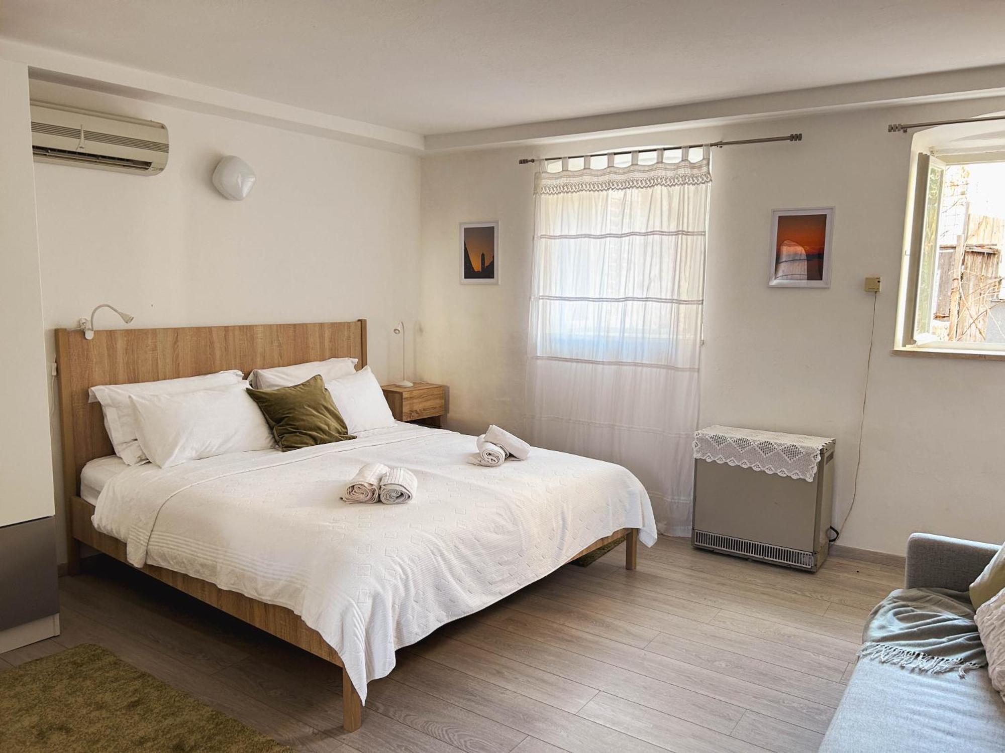 Apartment Iza Roka