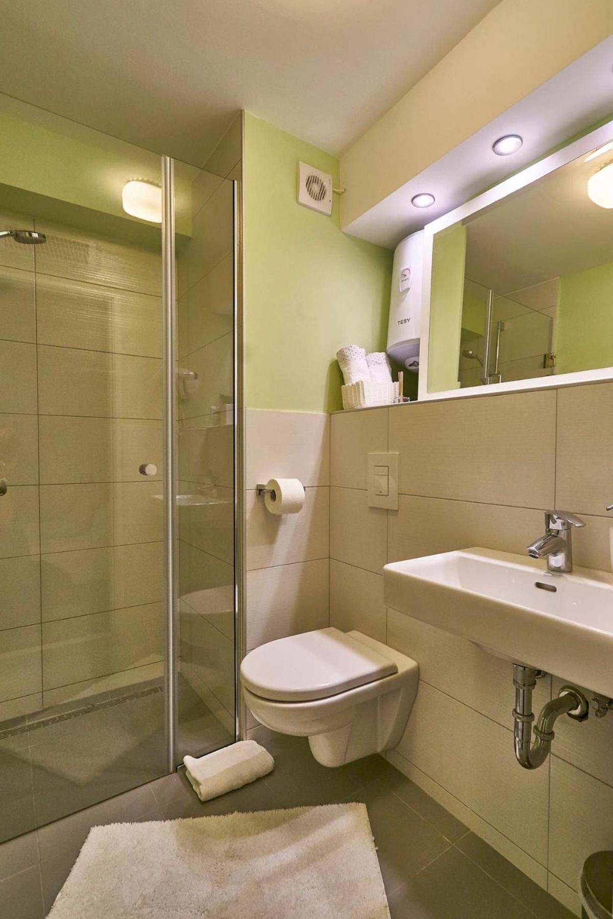 Iza Roka Appartement *
